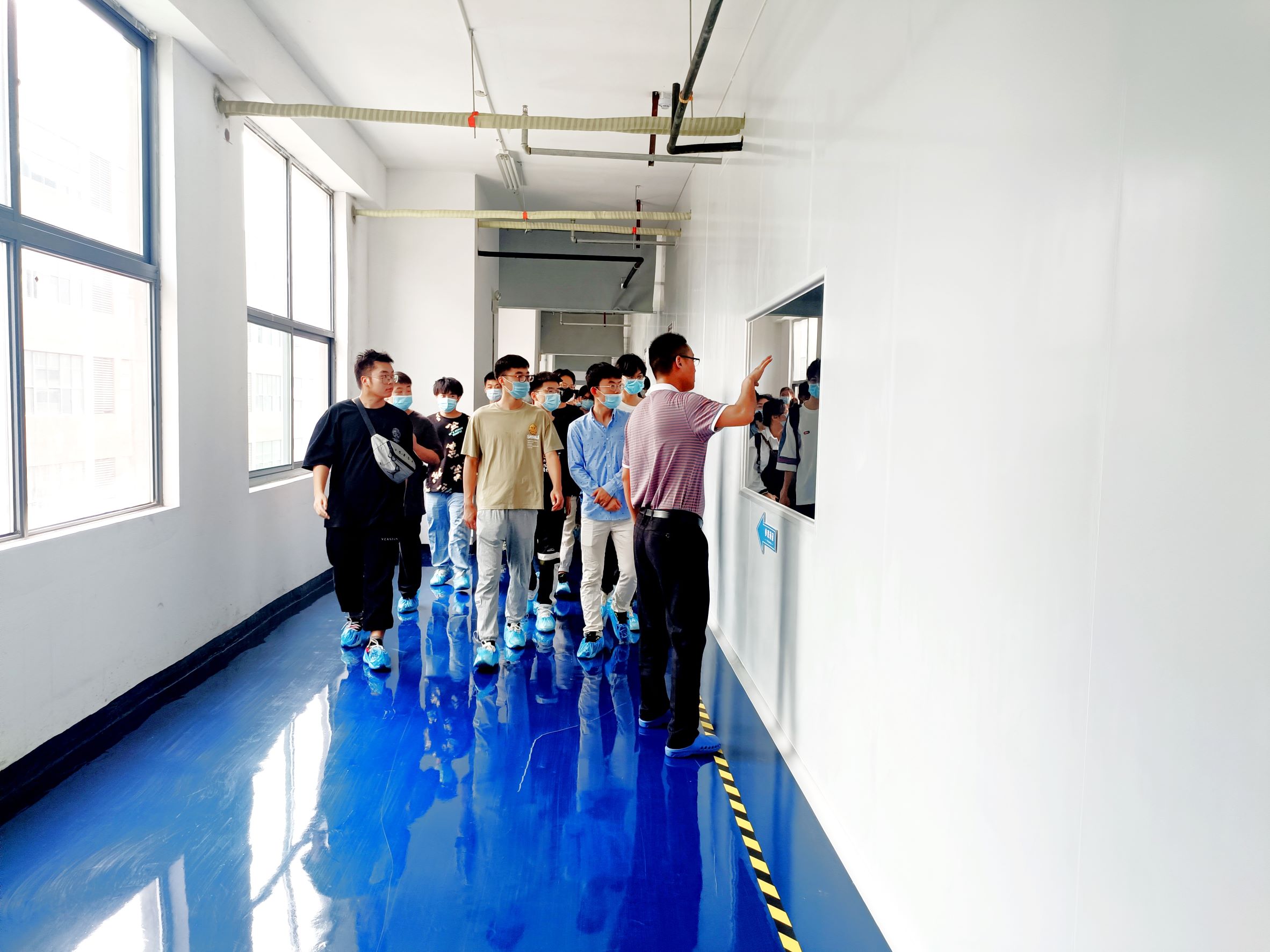 安理大人工智能学院授牌仪式在人生就是博举行